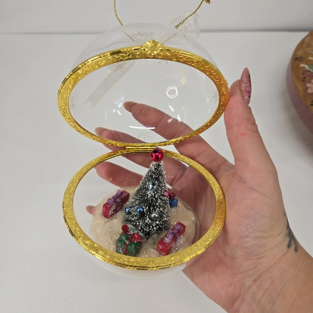 VTG Christmas Clear Glass‎ Round Trinket Box Ornament Mini Diorama Winter Wonder